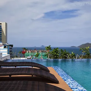 Holiday Hotel Отель